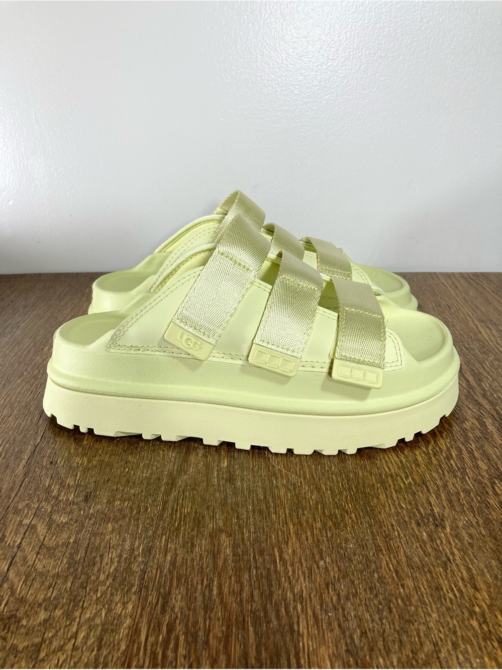 New Ugg Goldenglow Slide Sandal Women’s Various Sizes Golden Apple